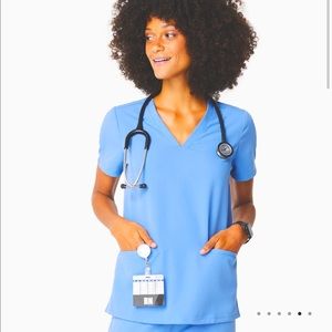 NWT Figs Casma 3-Pocket Scrub Top